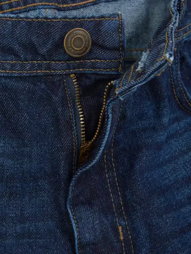 Hoch taillierte, locker sitzende Jeans Hoch taillierte, locker sitzende Jeans