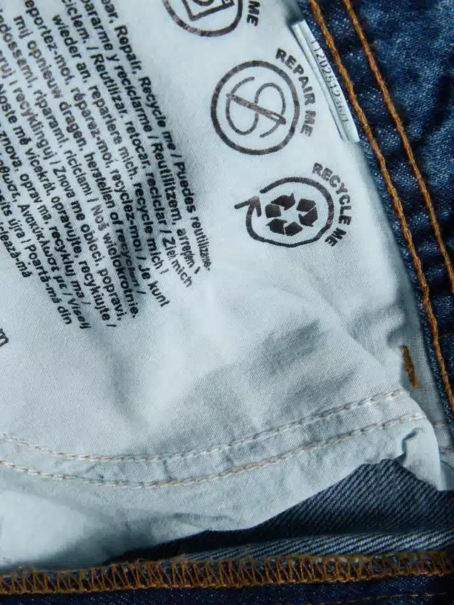 Hoch taillierte, locker sitzende Jeans Hoch taillierte, locker sitzende Jeans