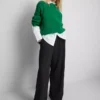 Hose mit elastischem Bund und weitem Bein Hose mit elastischem Bund und weitem Bein