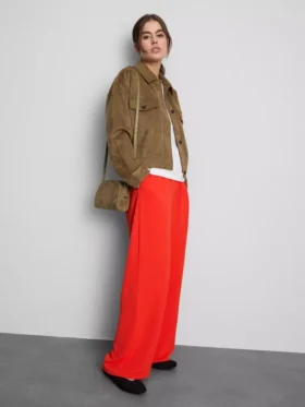 Hose mit elastischem Bund und weitem Bein