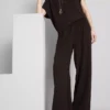 Hose mit elastischem Bund und weitem Bein Hose mit elastischem Bund und weitem Bein