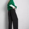Hose mit elastischem Bund und weitem Bein Hose mit elastischem Bund und weitem Bein