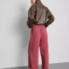 Hose mit elastischem Bund und weitem Bein