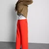 Hose mit elastischem Bund und weitem Bein Hose mit elastischem Bund und weitem Bein