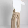 Hose mit elastischem Bund und weitem Bein Hose mit elastischem Bund und weitem Bein