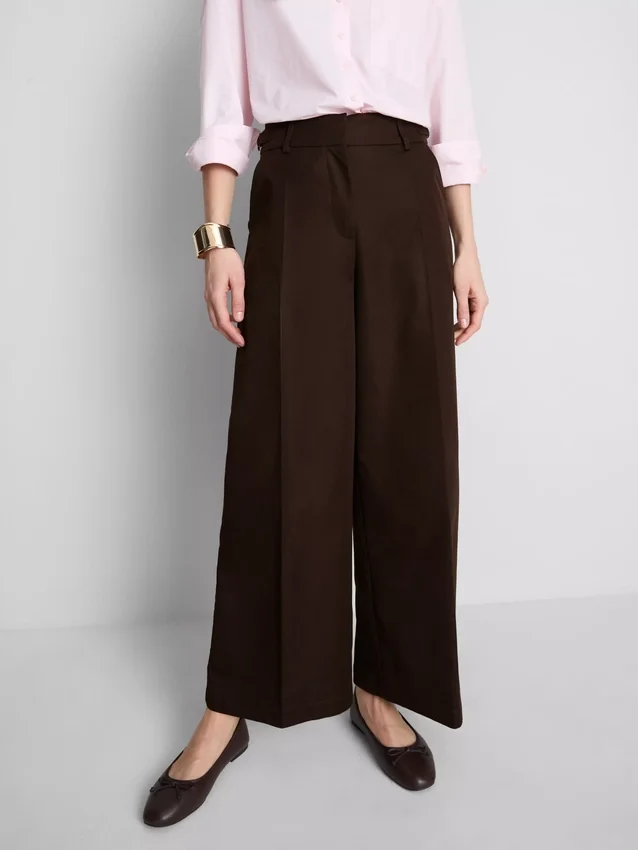 Hose mit weitem Bein, Falten und Gürteldetail Hose mit weitem Bein, Falten und Gürteldetail