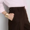 Hose mit weitem Bein, Falten und Gürteldetail Hose mit weitem Bein, Falten und Gürteldetail