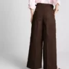 Hose mit weitem Bein, Falten und Gürteldetail Hose mit weitem Bein, Falten und Gürteldetail
