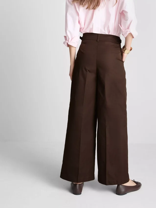 Hose mit weitem Bein, Falten und Gürteldetail Hose mit weitem Bein, Falten und Gürteldetail