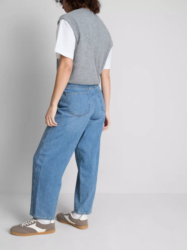 Jeans aus Baumwoll-Denim mit konisch zulaufendem, geradem Bein Jeans aus Baumwoll-Denim mit konisch zulaufendem, geradem Bein