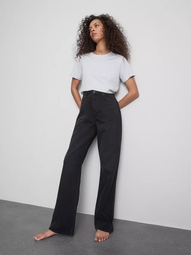 Jeans mit hoher Taille und geradem Bein Jeans mit hoher Taille und geradem Bein