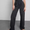 Jeans mit hoher Taille und geradem Bein Jeans mit hoher Taille und geradem Bein