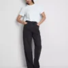 Jeans mit hoher Taille und geradem Bein Jeans mit hoher Taille und geradem Bein