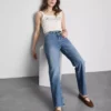 Jeans mit hoher Taille und geradem Bein Jeans mit hoher Taille und geradem Bein
