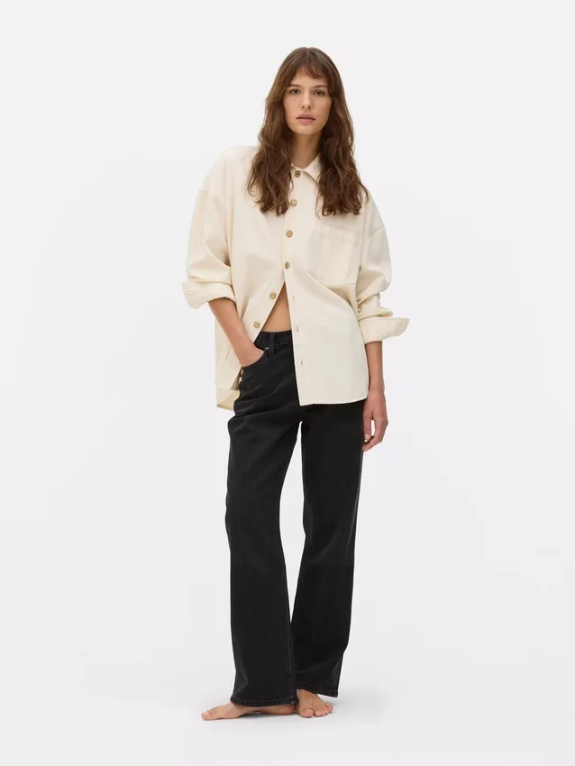 Jeans mit hoher Taille und geradem Bein Jeans mit hoher Taille und geradem Bein