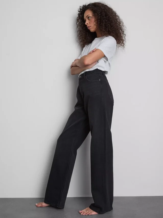 Jeans mit hoher Taille und geradem Bein Jeans mit hoher Taille und geradem Bein