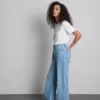 Jeans mit hoher Taille und geradem Bein Jeans mit hoher Taille und geradem Bein