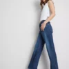 Jeans mit hoher Taille und geradem Bein Jeans mit hoher Taille und geradem Bein