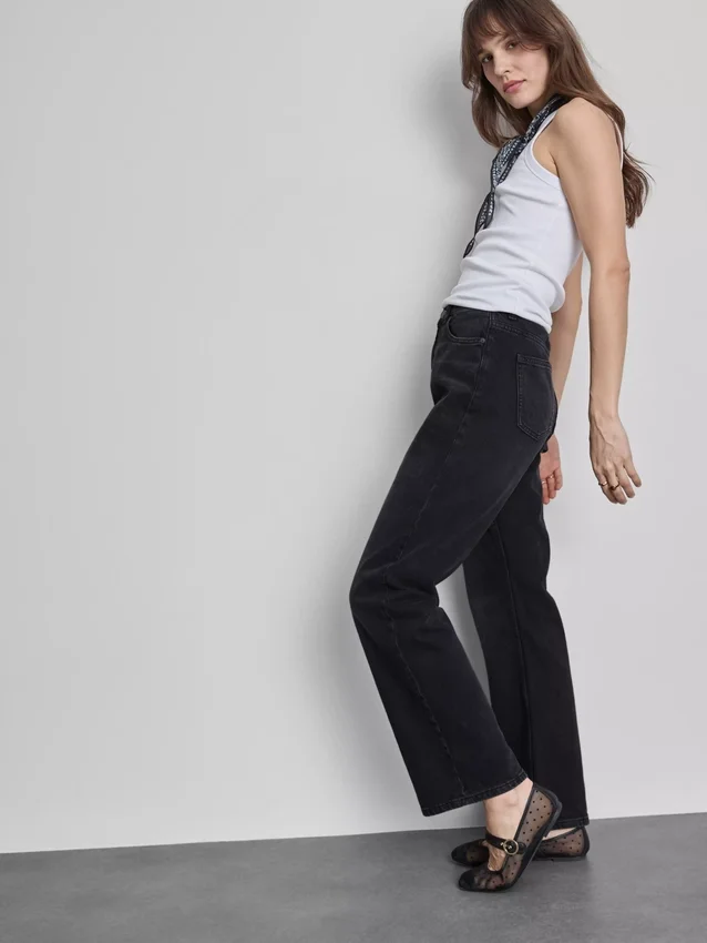 Jeans mit hoher Taille und geradem Bein Jeans mit hoher Taille und geradem Bein
