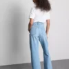 Jeans mit hoher Taille und geradem Bein Jeans mit hoher Taille und geradem Bein
