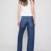 Jeans mit hoher Taille und geradem Bein Jeans mit hoher Taille und geradem Bein