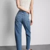 Jeans mit hoher Taille und geradem Bein Jeans mit hoher Taille und geradem Bein