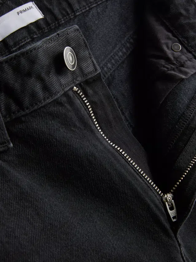Jeans mit hoher Taille und geradem Bein Jeans mit hoher Taille und geradem Bein