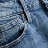 Jeans mit hoher Taille und geradem Bein Jeans mit hoher Taille und geradem Bein