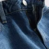 Jeans mit hoher Taille und geradem Bein Jeans mit hoher Taille und geradem Bein