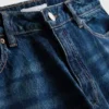 Jeans mit hoher Taille und geradem Bein Jeans mit hoher Taille und geradem Bein