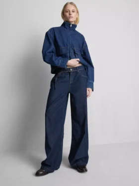 Jeans mit mittlerer Leibhöhe, Gürtel und weitem Bein