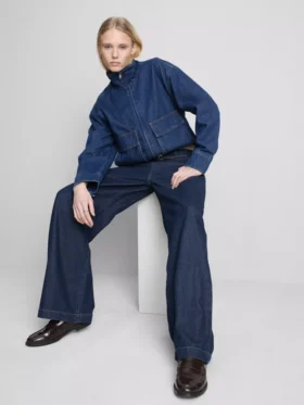 Jeans mit mittlerer Leibhöhe, Gürtel und weitem Bein