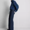 Jeans mit mittlerer Leibhöhe, Gürtel und weitem Bein Jeans mit mittlerer Leibhöhe, Gürtel und weitem Bein
