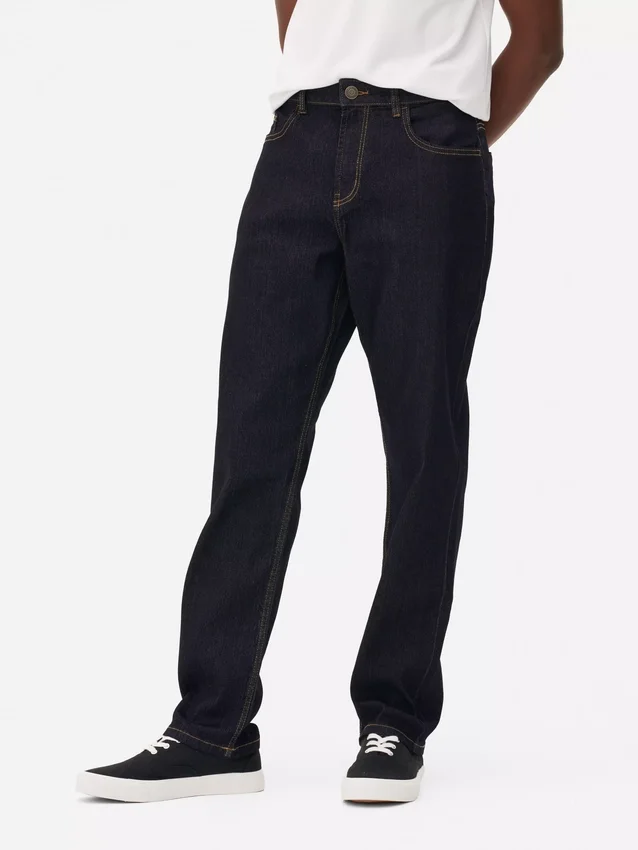 Jeans mit mittlerer Leibhöhe und geradem Bein Jeans mit mittlerer Leibhöhe und geradem Bein