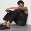 Jeans mit mittlerer Leibhöhe und geradem Bein Jeans mit mittlerer Leibhöhe und geradem Bein