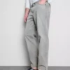 Jeans mit mittlerer Leibhöhe und geradem Bein Jeans mit mittlerer Leibhöhe und geradem Bein