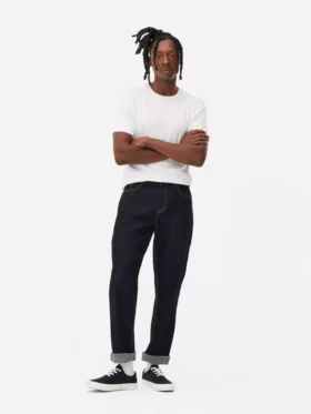 Jeans mit mittlerer Leibhöhe und geradem Bein Jeans mit mittlerer Leibhöhe und geradem Bein