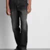 Jeans mit mittlerer Leibhöhe und geradem Bein Jeans mit mittlerer Leibhöhe und geradem Bein