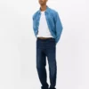 Jeans mit mittlerer Leibhöhe und geradem Bein Jeans mit mittlerer Leibhöhe und geradem Bein