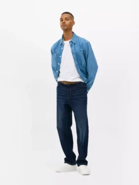Jeans mit mittlerer Leibhöhe und geradem Bein Jeans mit mittlerer Leibhöhe und geradem Bein