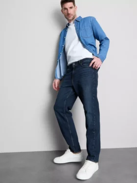 Jeans mit mittlerer Leibhöhe und geradem Bein Jeans mit mittlerer Leibhöhe und geradem Bein