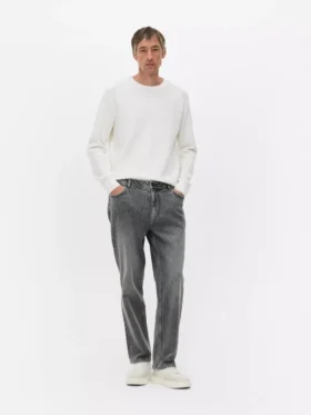 Jeans mit mittlerer Leibhöhe und geradem Bein Jeans mit mittlerer Leibhöhe und geradem Bein