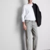 Jeans mit mittlerer Leibhöhe und geradem Bein Jeans mit mittlerer Leibhöhe und geradem Bein
