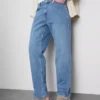 Jeans mit mittlerer Leibhöhe und geradem Bein Jeans mit mittlerer Leibhöhe und geradem Bein