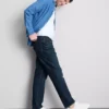 Jeans mit mittlerer Leibhöhe und geradem Bein Jeans mit mittlerer Leibhöhe und geradem Bein