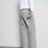 Jeans mit mittlerer Leibhöhe und geradem Bein Jeans mit mittlerer Leibhöhe und geradem Bein