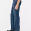 Jeans mit mittlerer Leibhöhe und geradem Bein Jeans mit mittlerer Leibhöhe und geradem Bein