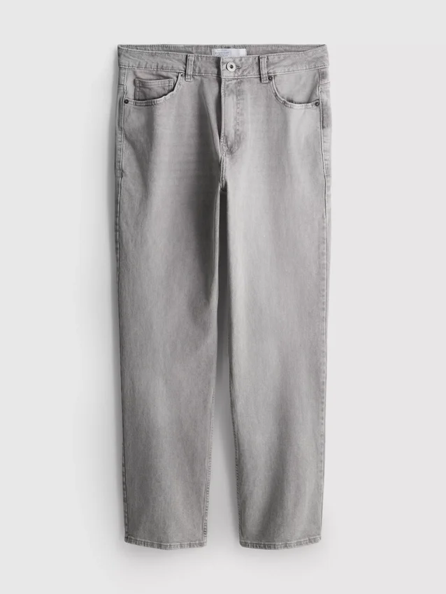 Jeans mit mittlerer Leibhöhe und geradem Bein Jeans mit mittlerer Leibhöhe und geradem Bein