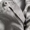 Jeans mit mittlerer Leibhöhe und geradem Bein Jeans mit mittlerer Leibhöhe und geradem Bein