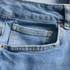 Jeans mit mittlerer Leibhöhe und geradem Bein Jeans mit mittlerer Leibhöhe und geradem Bein